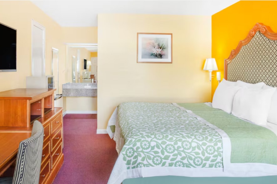 More Photos Of 1414 John Harden Dr, Jacksonville Hotel For Sale