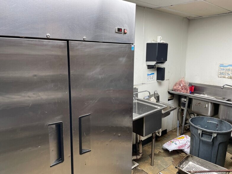 More Photos Of 21611 Grand River Ave, Detroit Restaurant For Sale