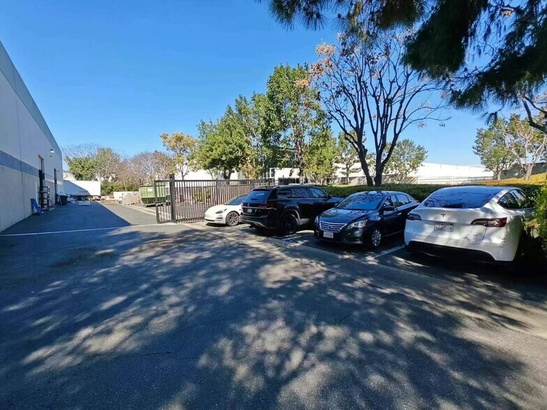 More Photos Of 5070 Lindsay Ct, Chino Warehouse For Lease