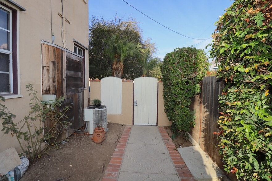 More Photos Of 1500 Hauser Blvd, Los Angeles Apartments For Sale