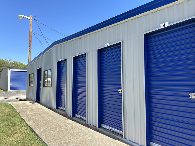 Primary Photo Of 907 Simmons Ave, Jourdanton Self Storage For Sale