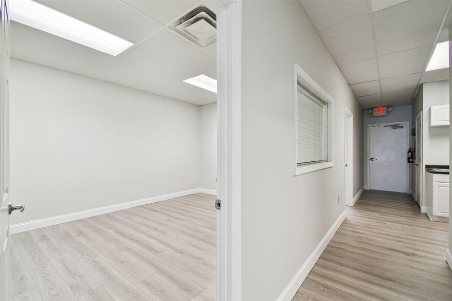 More Photos Of 5404 Hoover Blvd, Tampa Medical For Sale