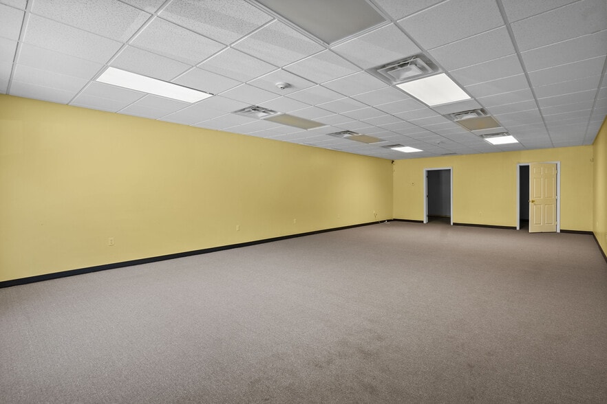 More Photos Of 40-82 N Main St, Pascoag Unknown For Lease