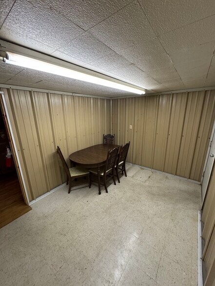 More Photos Of 2038 Saratoga Blvd, Corpus Christi Warehouse For Lease