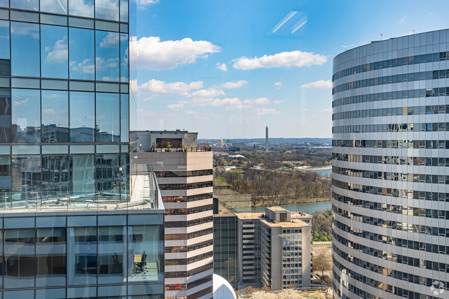 More Photos Of 1700 N Moore St, Arlington Office For Lease