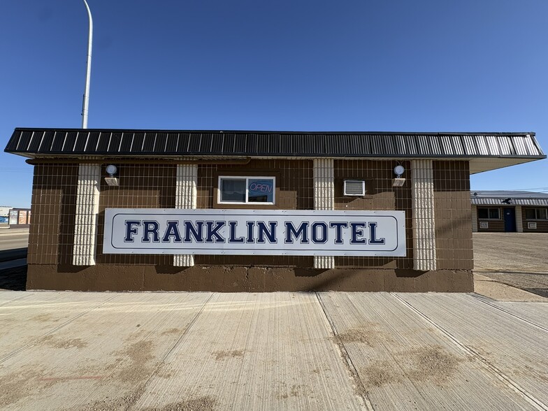 More Photos Of 101 Centre St, Assiniboia Hotel For Sale