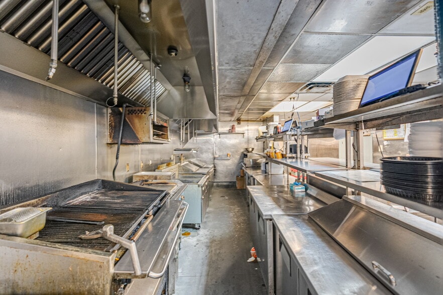 More Photos Of 209 W Congress St, Savannah Restaurant For Sale