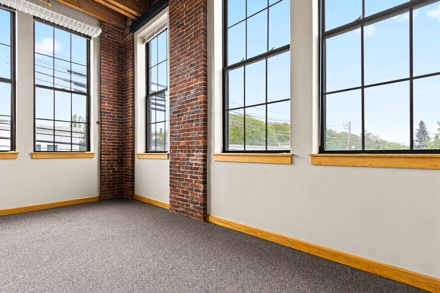 More Photos Of 2 Storer St, Kennebunk Office For Lease