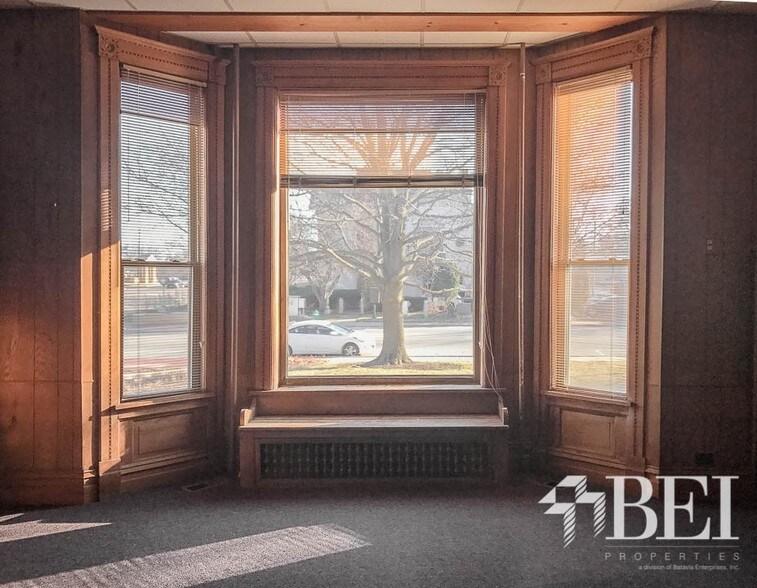 More Photos Of 11 N Batavia Ave, Batavia Office For Sale