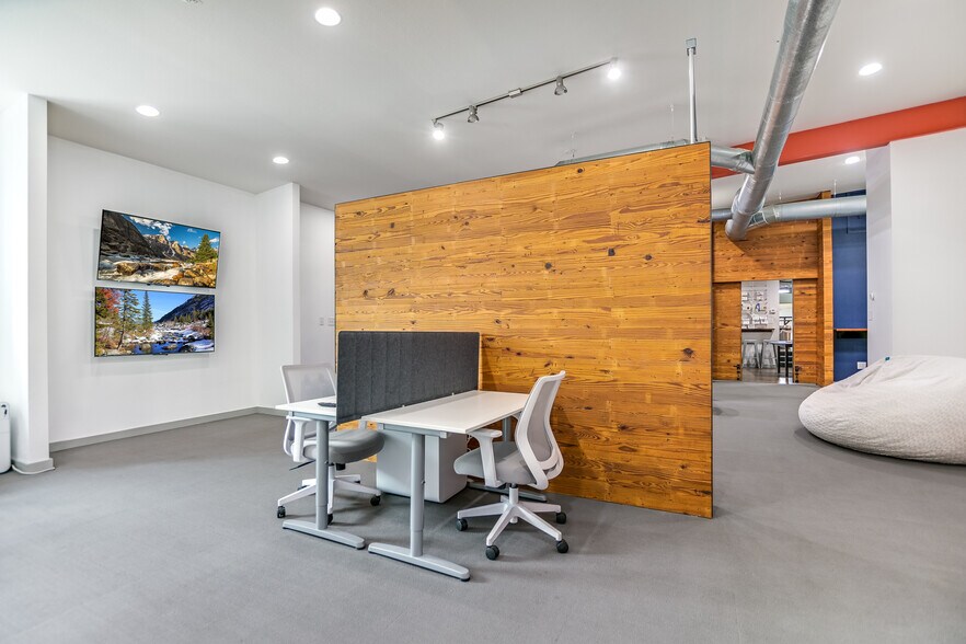 More Photos Of 3700 Thompson St, Austin Loft Creative Space For Lease