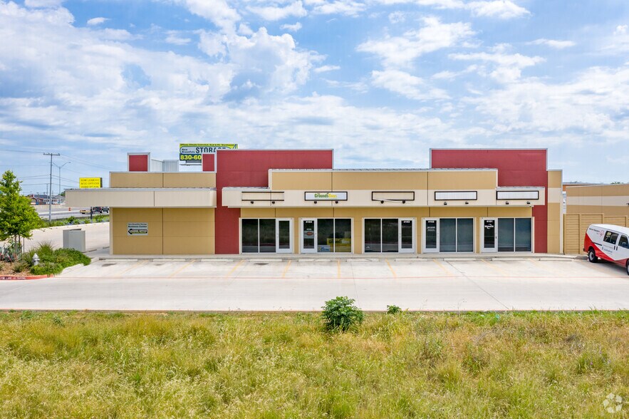 More Photos Of 2090 N Interstate 35, New Braunfels Office For Lease
