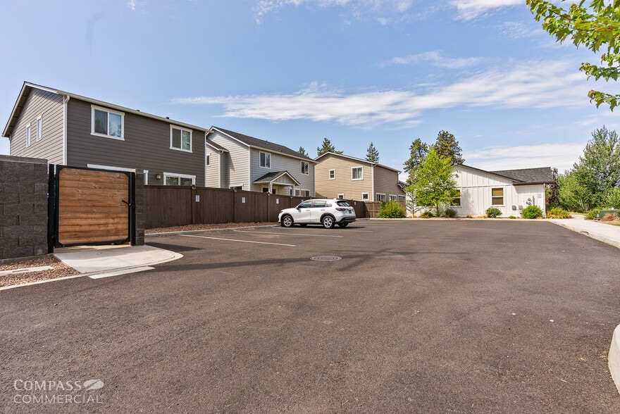 More Photos Of 61615 Alstrup Rd, Bend Apartments For Sale