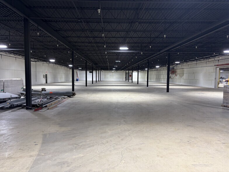 More Photos Of 330 E Route 22, Lake Zurich Warehouse For Lease