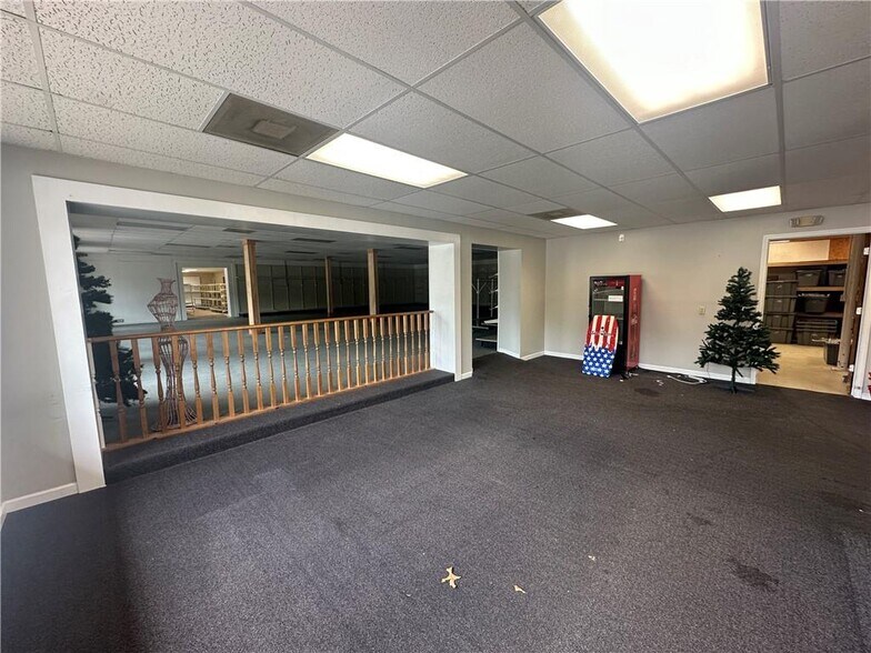 More Photos Of 113 E Windsor St, Westminster Storefront Retail Office For Sale