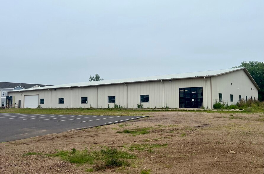 More Photos Of 1925 N Redding Ave, Windom Industrial For Lease