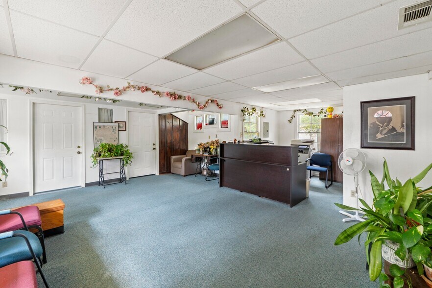 More Photos Of 2710 Manor Rd, Austin Office For Sale