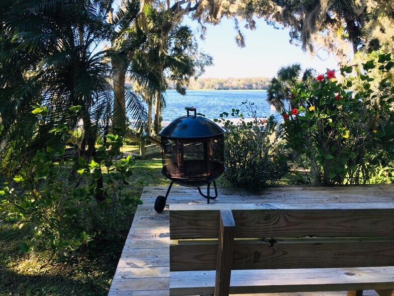 More Photos Of 1001 Front St, Welaka Hotel For Sale