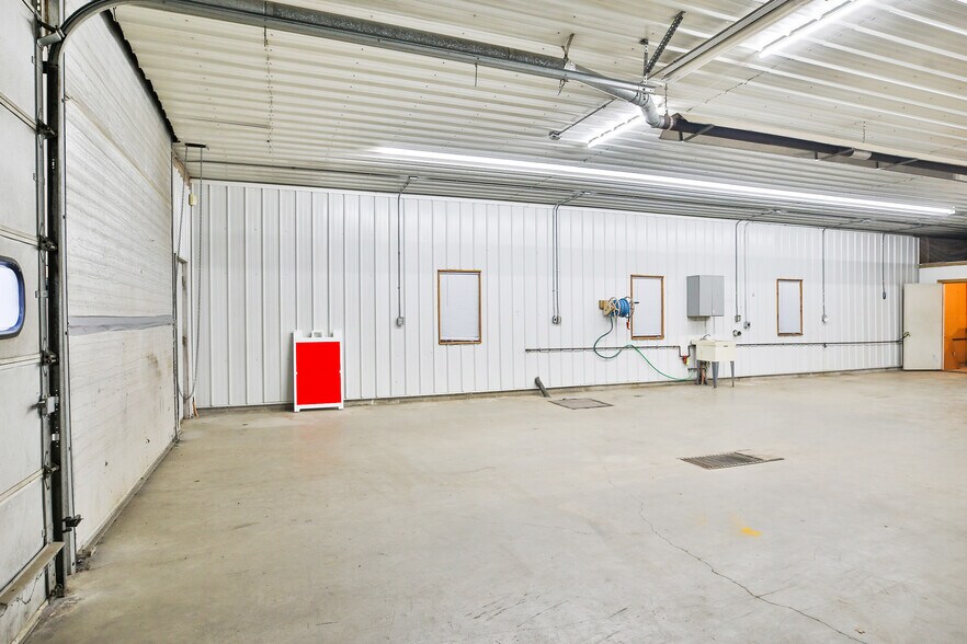 More Photos Of 316 S Highway Ave, Blooming Prairie Light Manufacturing For Sale