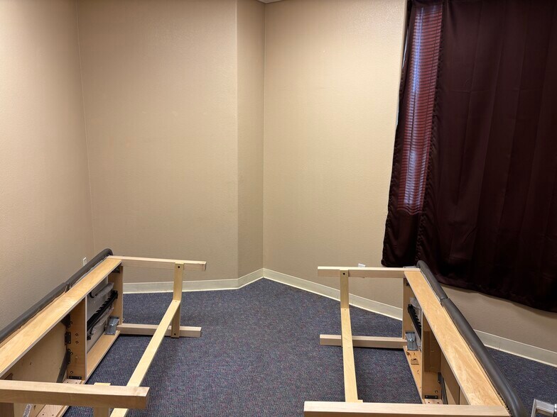 More Photos Of 2002 N Stockton Hill Rd, Kingman Medical For Sale