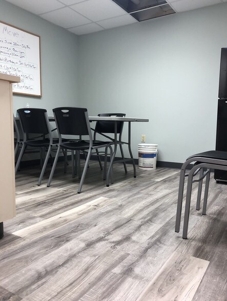 More Photos Of 305 Vine St, New Lenox Medical For Lease