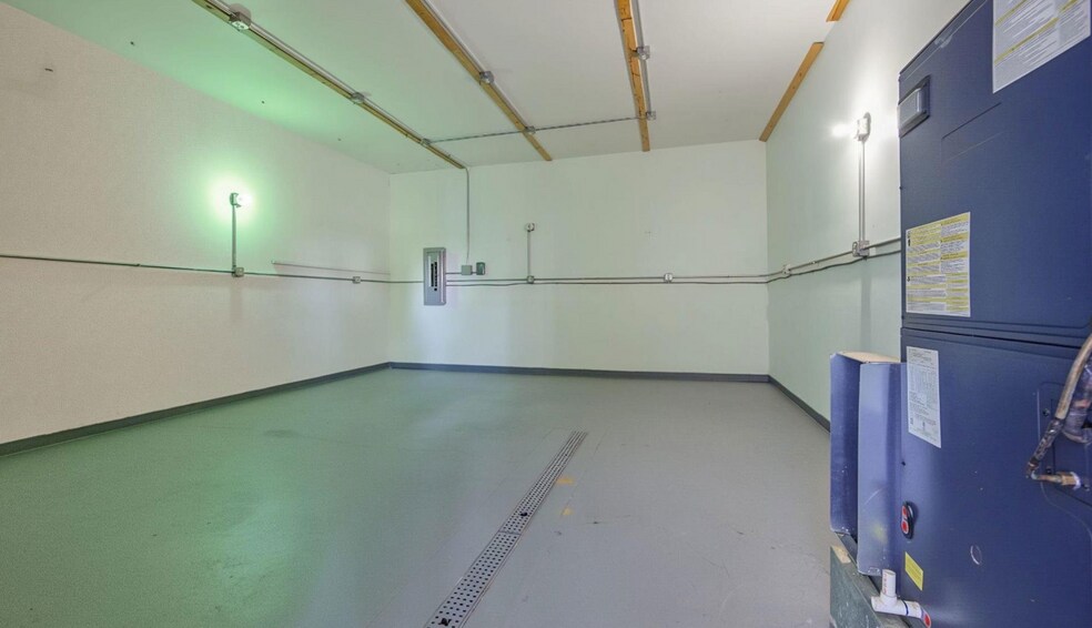 More Photos Of 3905 32nd St, Port Huron Showroom For Sale