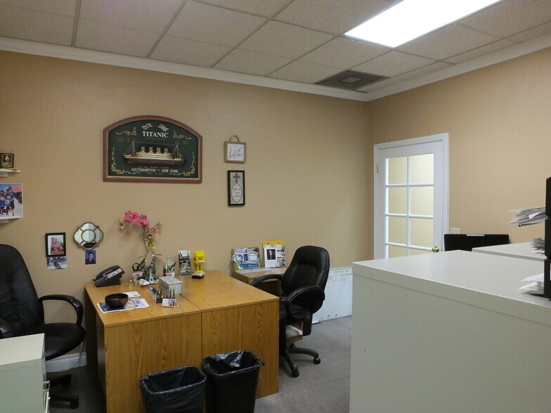 More Photos Of 44143-44147 20th St W, Lancaster Medical For Lease