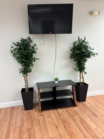 More Photos Of 1817 Crescent Blvd, Orlando Office Residential For Lease