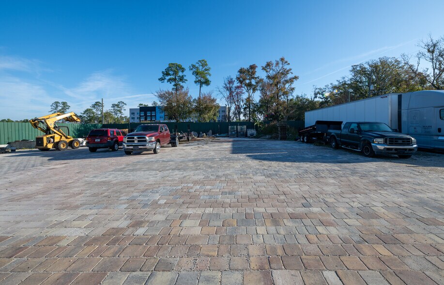 More Photos Of 6887 Philips Hwy, Jacksonville Freestanding For Lease