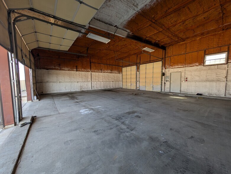 More Photos Of 6610 N State Highway 6, Waco Flex For Lease