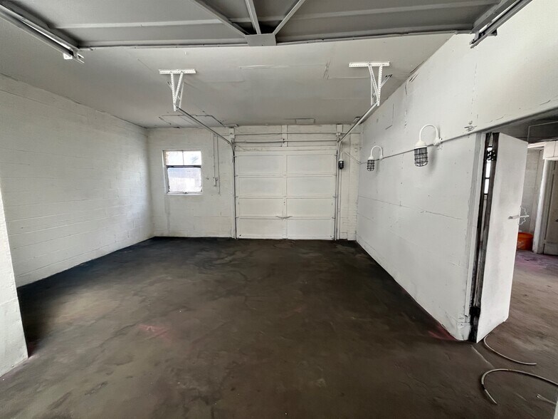 More Photos Of 1940 S Bannock St, Denver Service For Lease