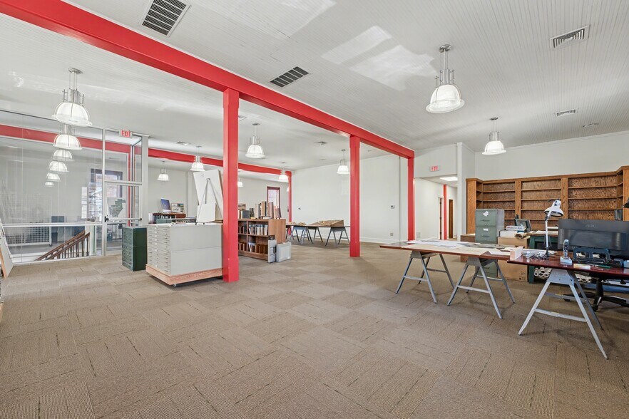 More Photos Of 116B W Walnut St, Rogers Office For Lease