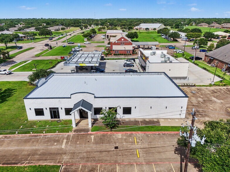 Primary Photo Of 470 This Way St, Lake Jackson General Retail For Lease
