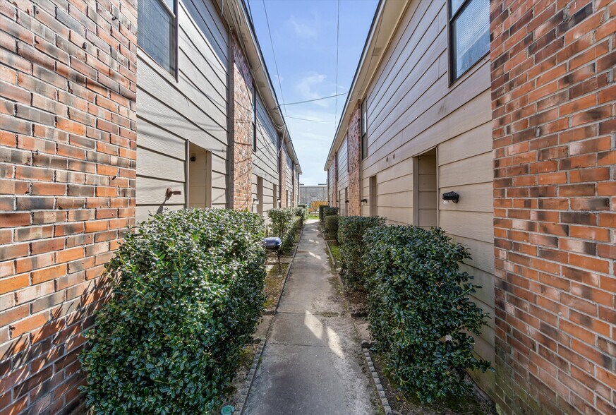 More Photos Of , Baton Rouge Multifamily For Sale