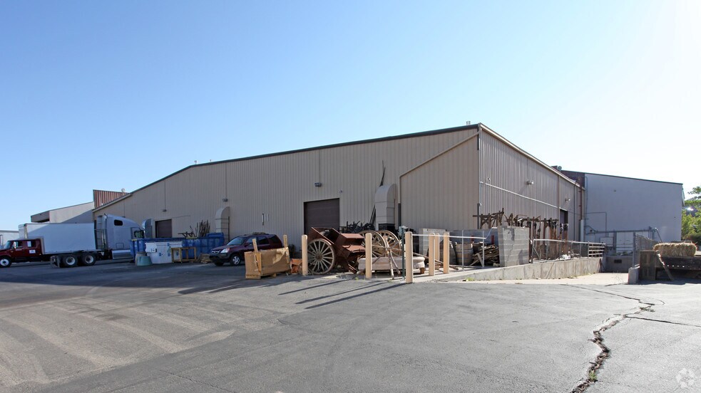 More Photos Of 3201 University Blvd SE, Albuquerque Warehouse For Lease