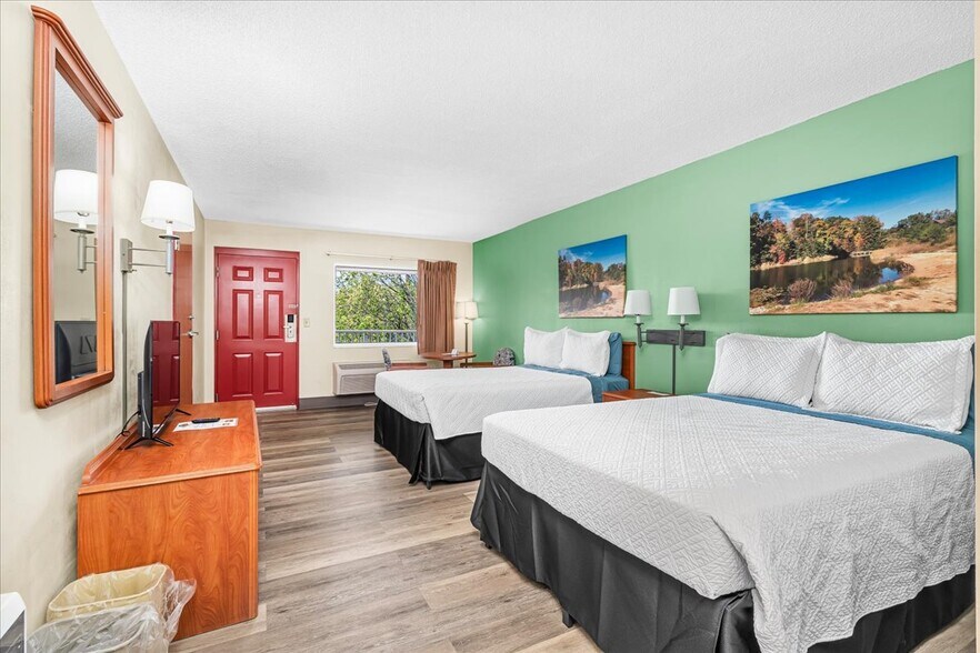 More Photos Of 182 Quillens Chapel Rd, Campton Hotel For Sale