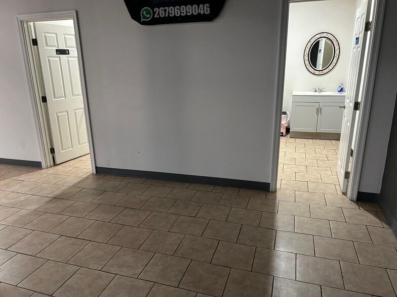 More Photos Of 32-36 Garrett Rd, Upper Darby Township Loft Creative Space For Lease