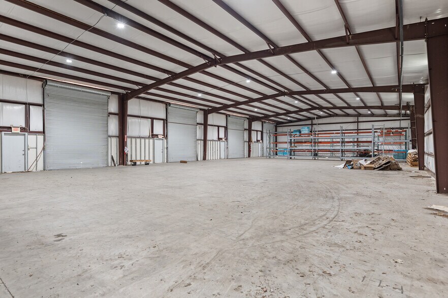 More Photos Of 1465 Brittmoore Rd, Houston Distribution For Sale