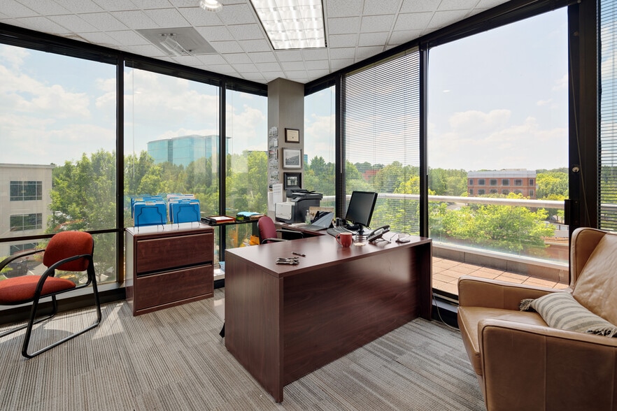 More Photos Of 6525 N Quail Hollow Rd, Memphis Office For Lease