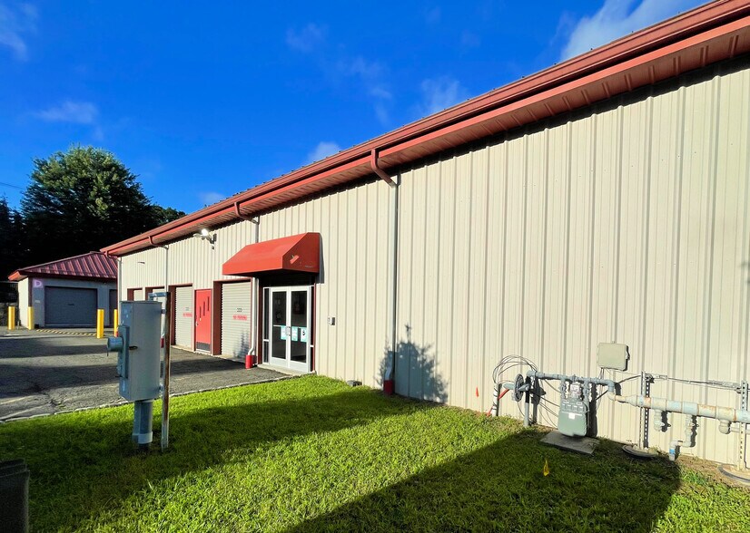 More Photos Of 24 Holt Dr, Stony Point Self Storage For Lease