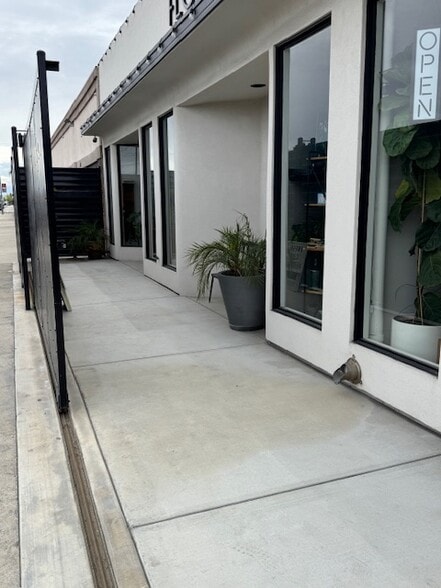 Primary Photo Of 407-413 E 19th St, Bakersfield Storefront For Sale