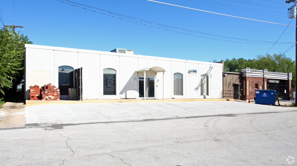 Primary Photo Of 520 S Main St, Grapevine Freestanding For Lease