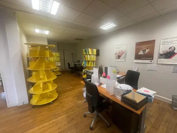 More Photos Of 21 Rue Viète, Paris Office For Sale