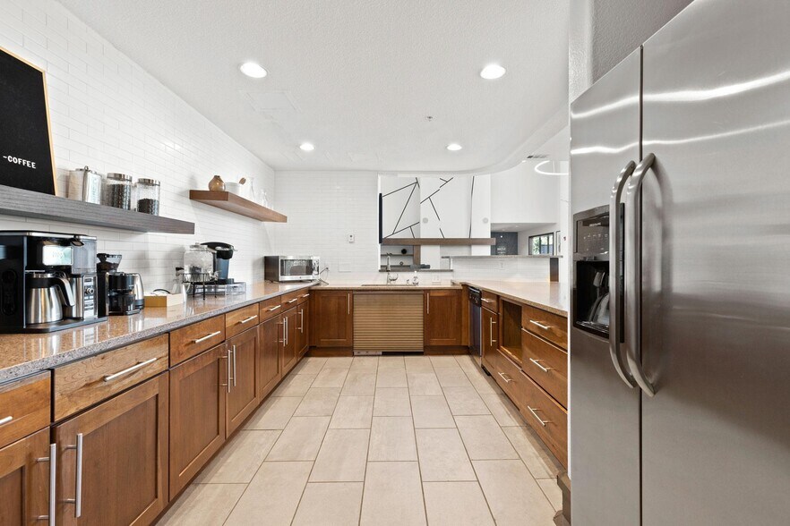 More Photos Of 801-901 Englewood Pky, Englewood Apartments For Lease