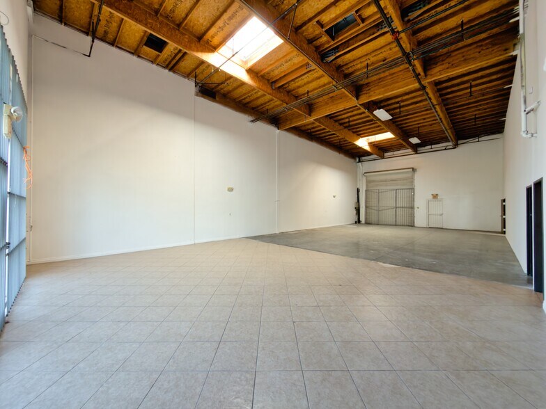 More Photos Of 10557 Juniper Ave, Fontana Warehouse For Lease