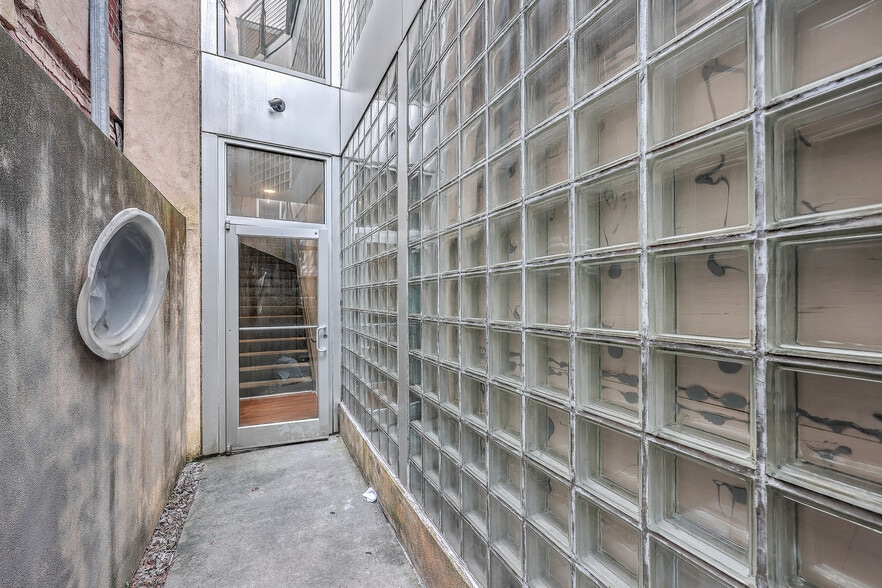 More Photos Of 487 King St, Charleston Loft Creative Space For Sale