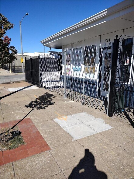 More Photos Of 7954 N Broadway, Saint Louis General Retail For Sale
