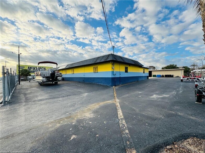 More Photos Of 1130 US Highway 27 N, Lake Placid Freestanding For Sale