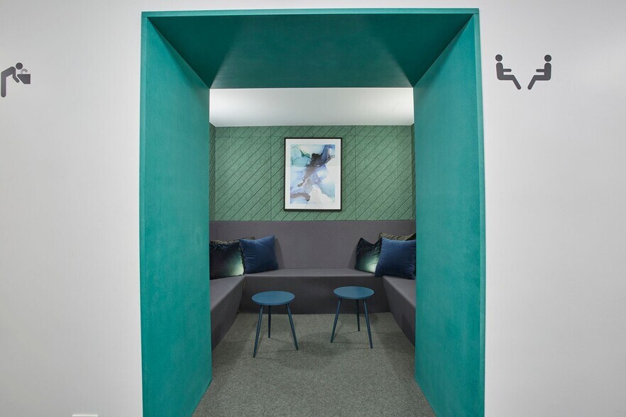 More Photos Of 866 United Nations Plz, New York Office For Sale