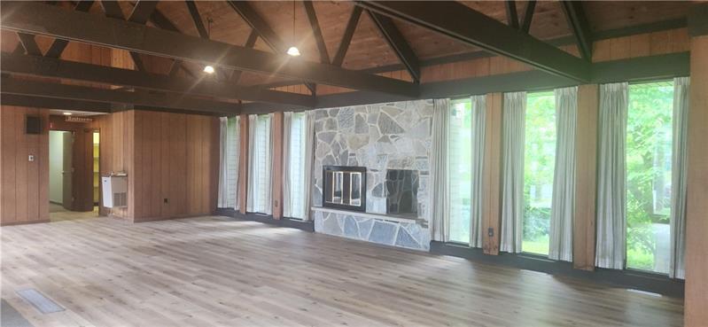 More Photos Of 2000 Green St, Farrell Medical For Sale