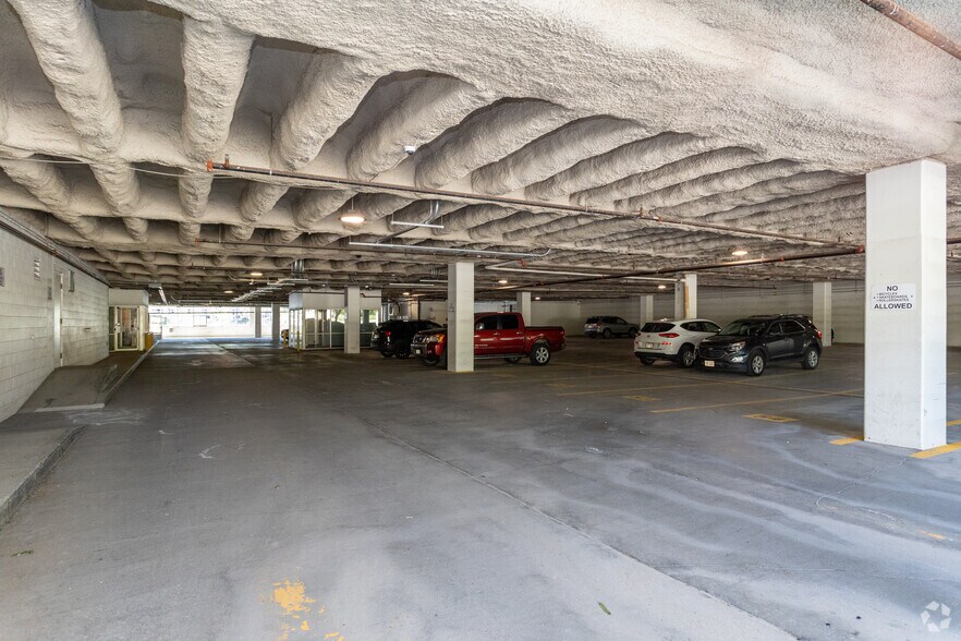 More Photos Of 9394 W Dodge Rd, Omaha Office For Sale